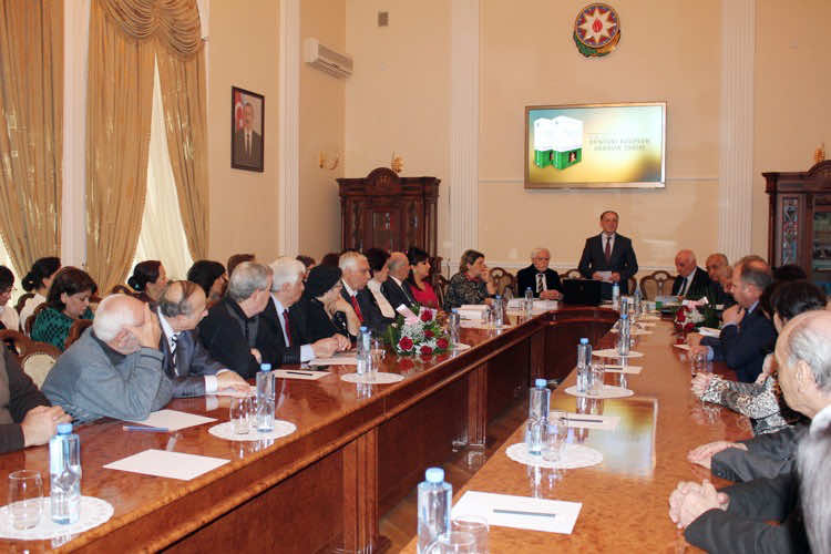 The book "Tarikh-e Alam-ara-ye Abbasi" presented
