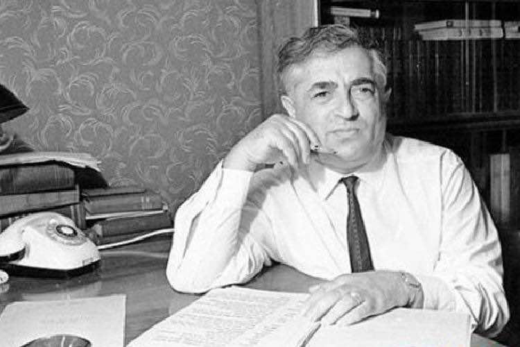Görkəmli nasir və dramaturq İlyas Əfəndiyev