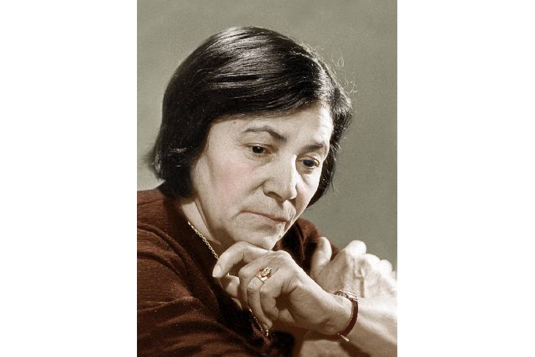 Azərbaycanın ilk qadın Xalq şairi Mirvarid Dilbazi