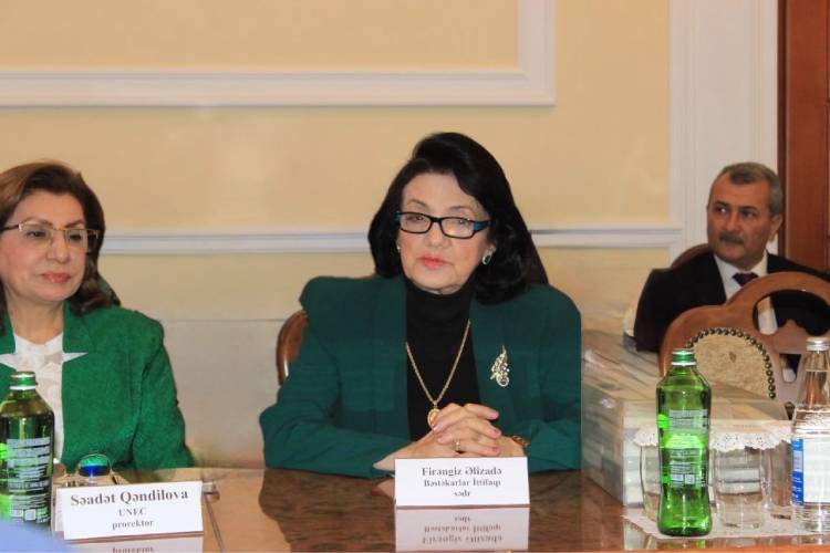 Ценный книжный дар  Народной артистки Азербайджана Фирангиз Ализаде Президентской библиотеке