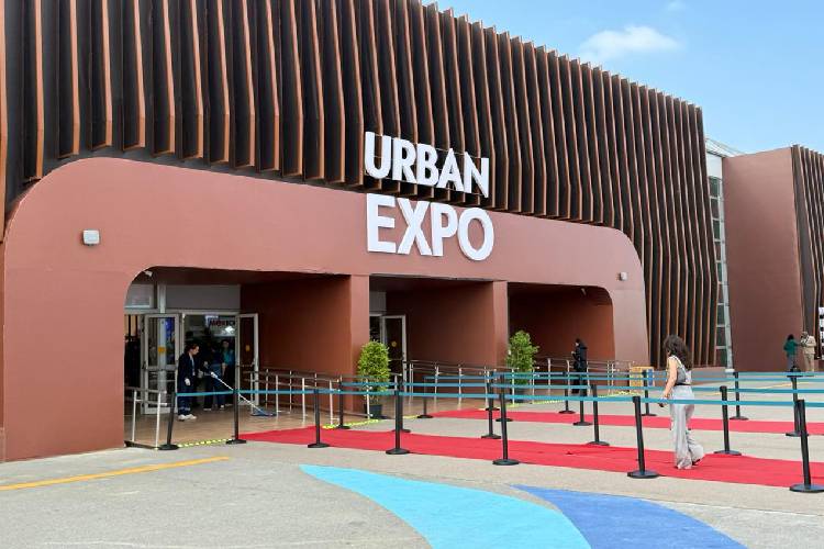 Prezident Kitabxanasının əməkdaşları WUF13 Urban Expo sərgisi ilə tanış olublar