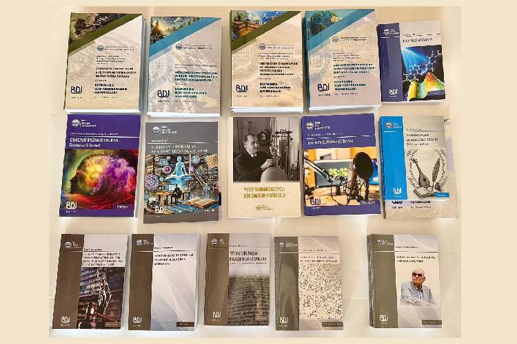 Bakı Dövlət Universitetinin Elmi kitabxanasından Prezident Kitabxanasına kitab hədiyyəsi