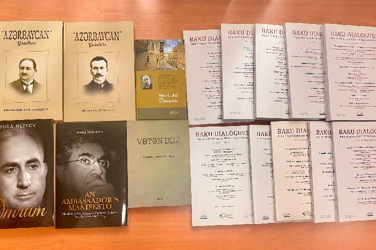 ADA Universitetindən Prezident Kitabxanasına dəyərli nəşrlər hədiyyə olunub