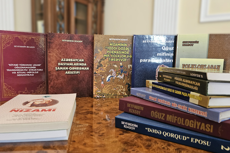 Professor Seyfaddin Rzasoy Donates His Books to Presidential Library