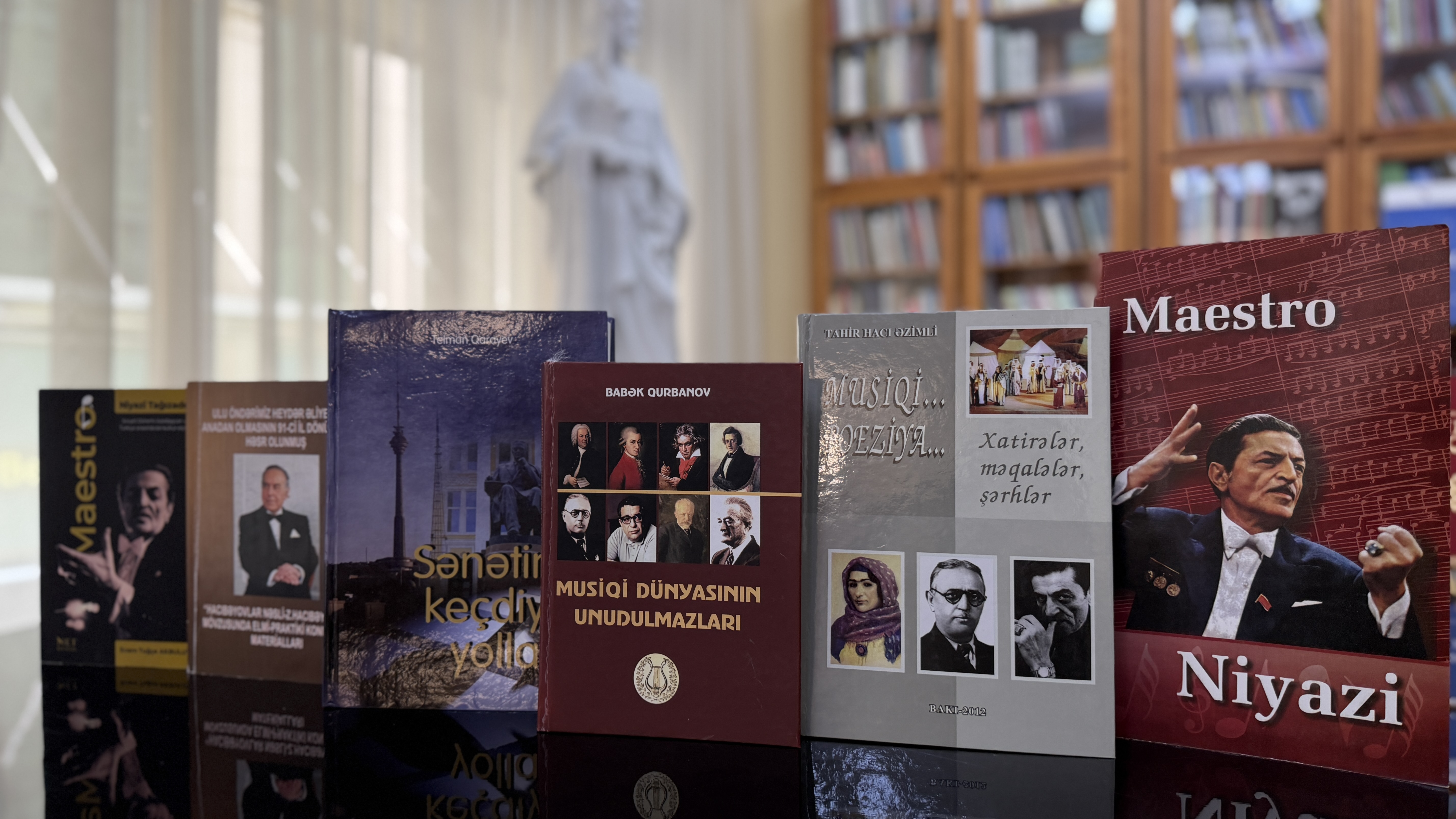 В Президентской библиотеке организована книжная выставка, посвящённая Ниязи
