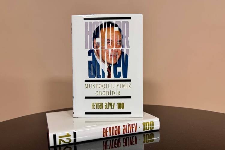 Prezident Kitabxanasına “Heydər Əliyev. Müstəqilliyimiz əbədidir” çoxcildliyinin yenidən nəşr edilmiş 12-ci cildi daxil olub